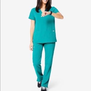 Figs Large casma three pocket top and large yola skinny pants